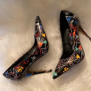 New never worn multi-colored heels size 6.